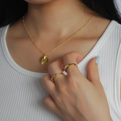 Heart Light Necklace Gold